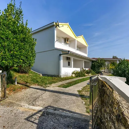 Apartment Fuer 22 Personen Ljubac (Zadar)